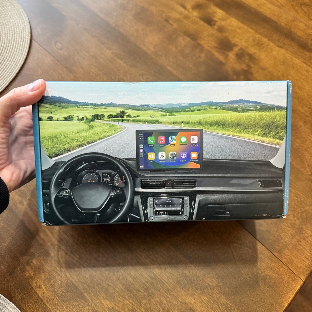 New in box 9" Wireless CarPlay & Android Auto Touchscreen with GPS
